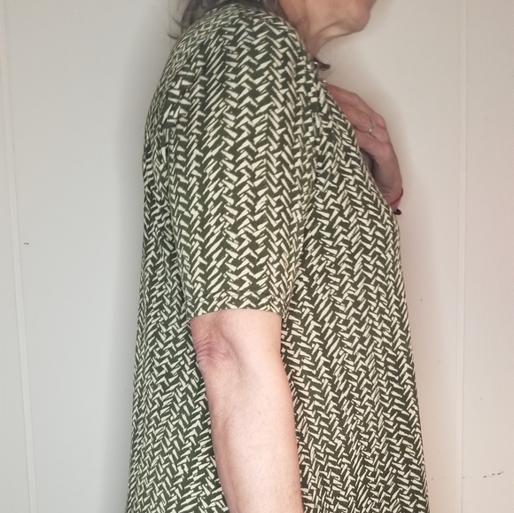 Lularoe short sleeve tunic - Picture 3 of 4